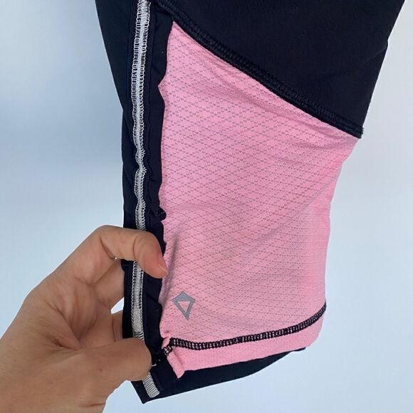 Ivivva Pink And Black Girls Crop - Picture 4 of 6